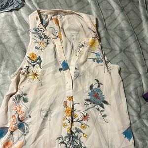 Flower button sleeveless blouse